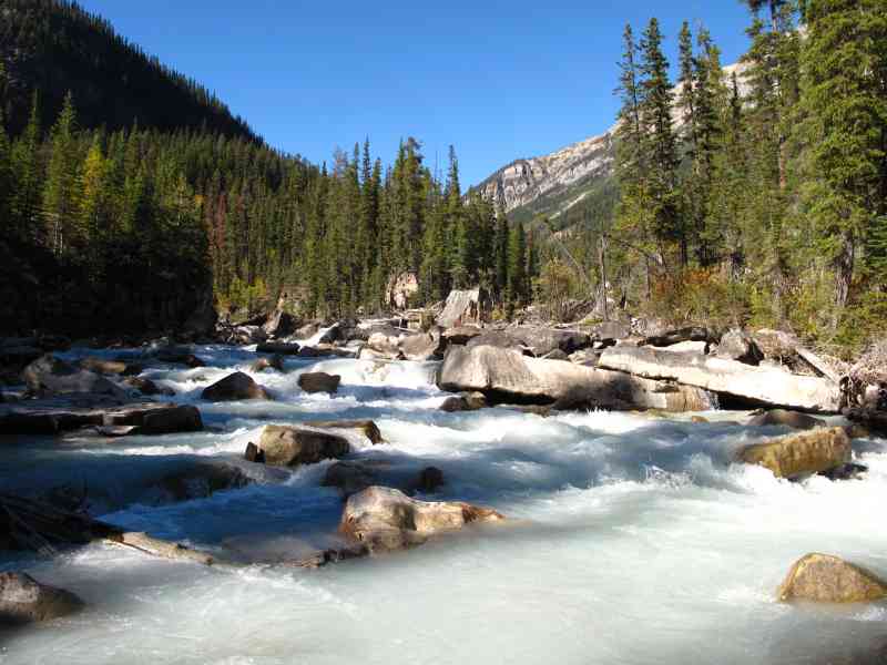 Cathedral Mountain Lodge, Ainsworth & Lussier